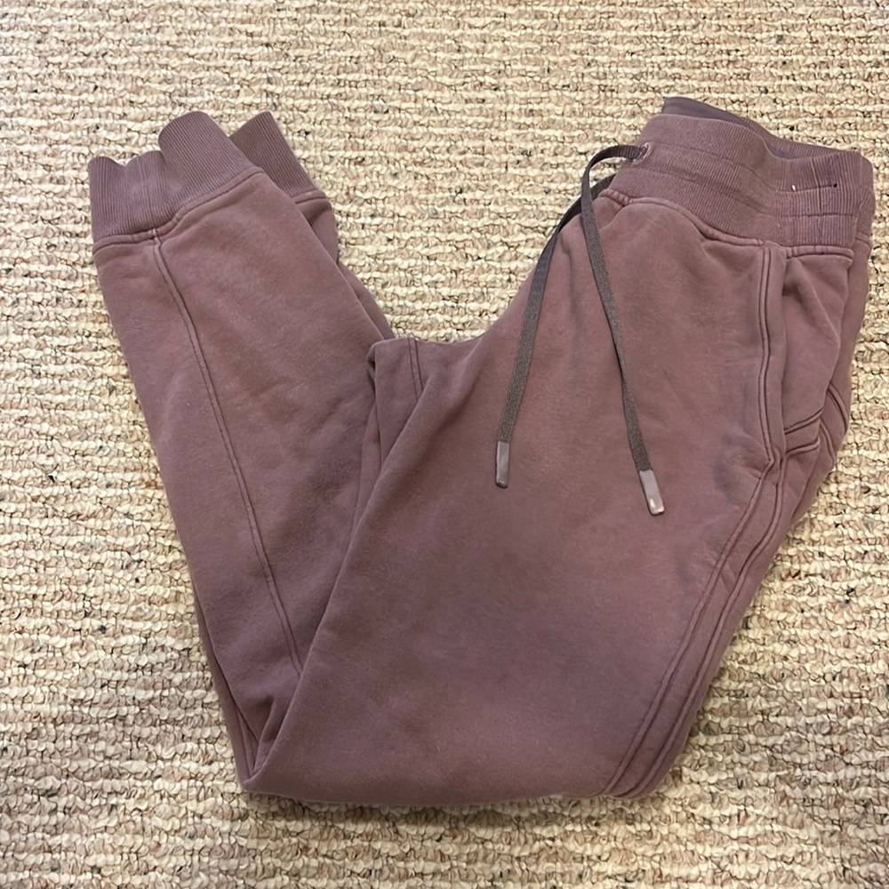 lululemon scuba sweat pants the ends of the sting are a little messed up